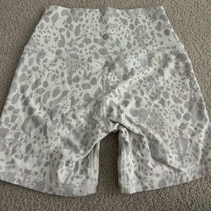 Lulu bike shorts size 6